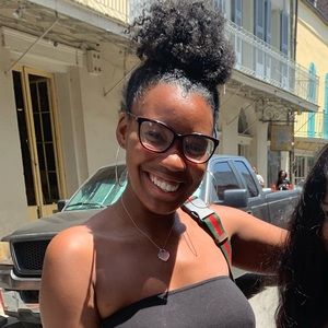 Meet your Posher, Kayla